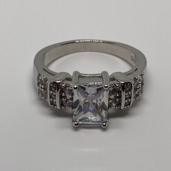 STERLING SILVER 925 stamped White CZ LUX RING SZ 8 - Picture 4 of 8